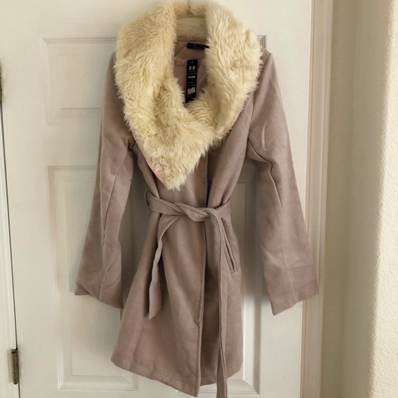 Size Small Pink Robe w/ Faux Fur Collar - Picture 1 of 6